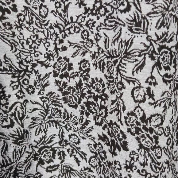 Ophelia Roe 2X Gray Black Floral Pullover Top - Picture 3 of 6